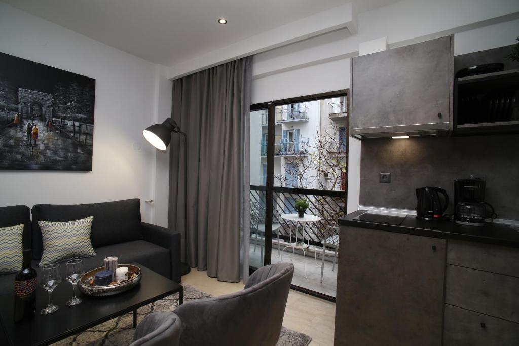 ZH Luxury Suites - 6