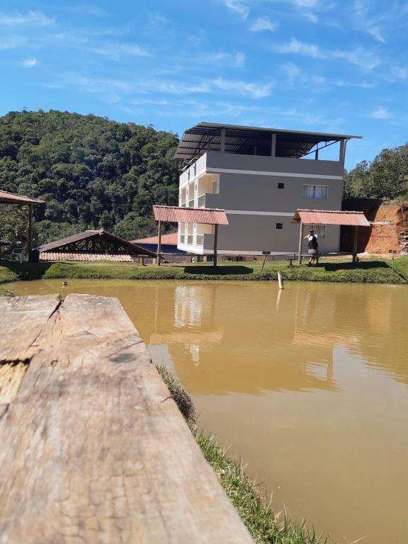  Sitio Recanto da tilapia ( 3 chalés E 10 suítes)