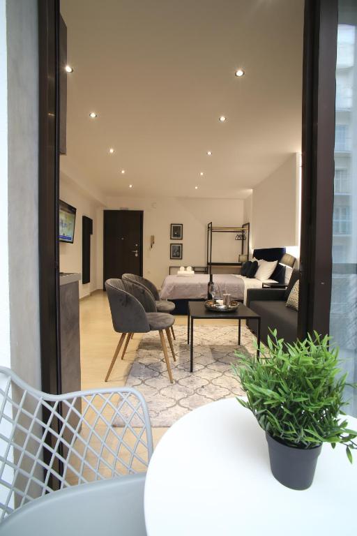 ZH Luxury Suites - 4