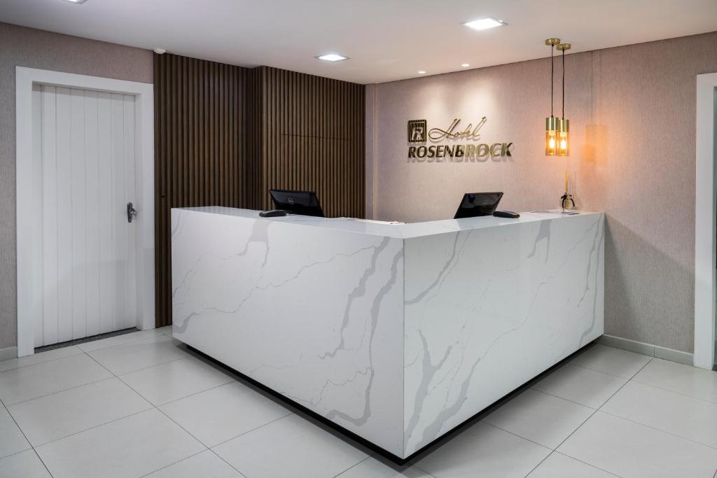  Hotel Rosenbrock