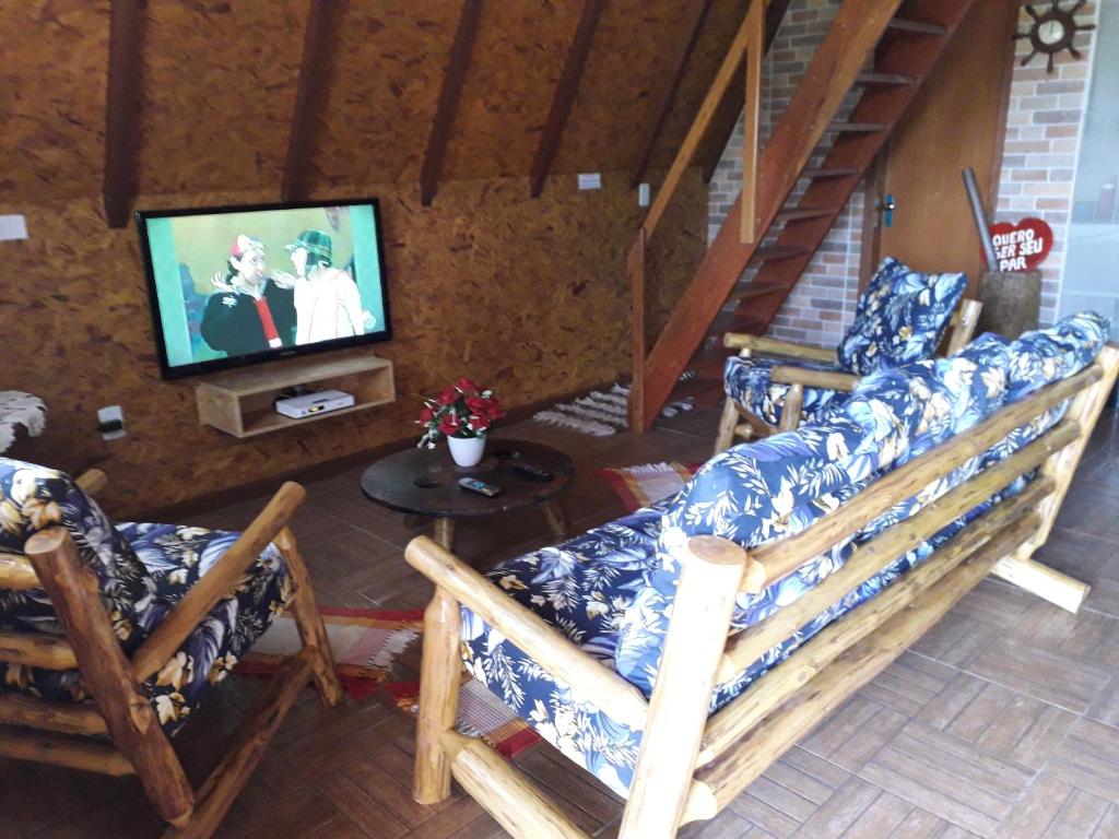 TV a/nebo společenská místnost v ubytování Recanto Mauá - Chalé Amor Perfeito