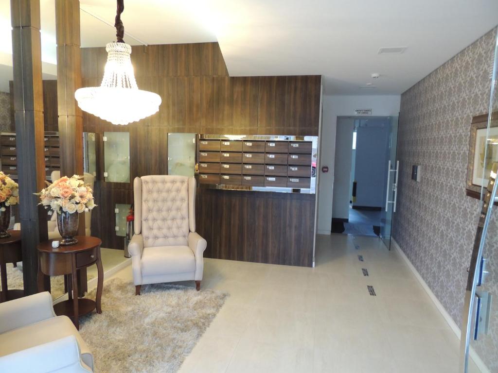  Apartamento 3 suítes - Meia Praia- com Telas de Proteção