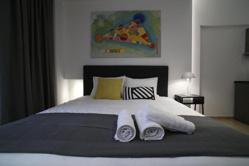 ZH Luxury Suites - 17