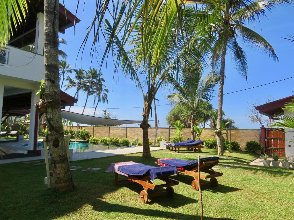 Zahrada ubytování Thoduwawa Beach Villa