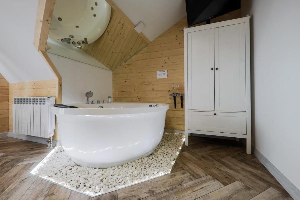 GÓRALSKA VILLA APARTAMENTY Z JACUZZI & HOME SPA & Zakopane - 19