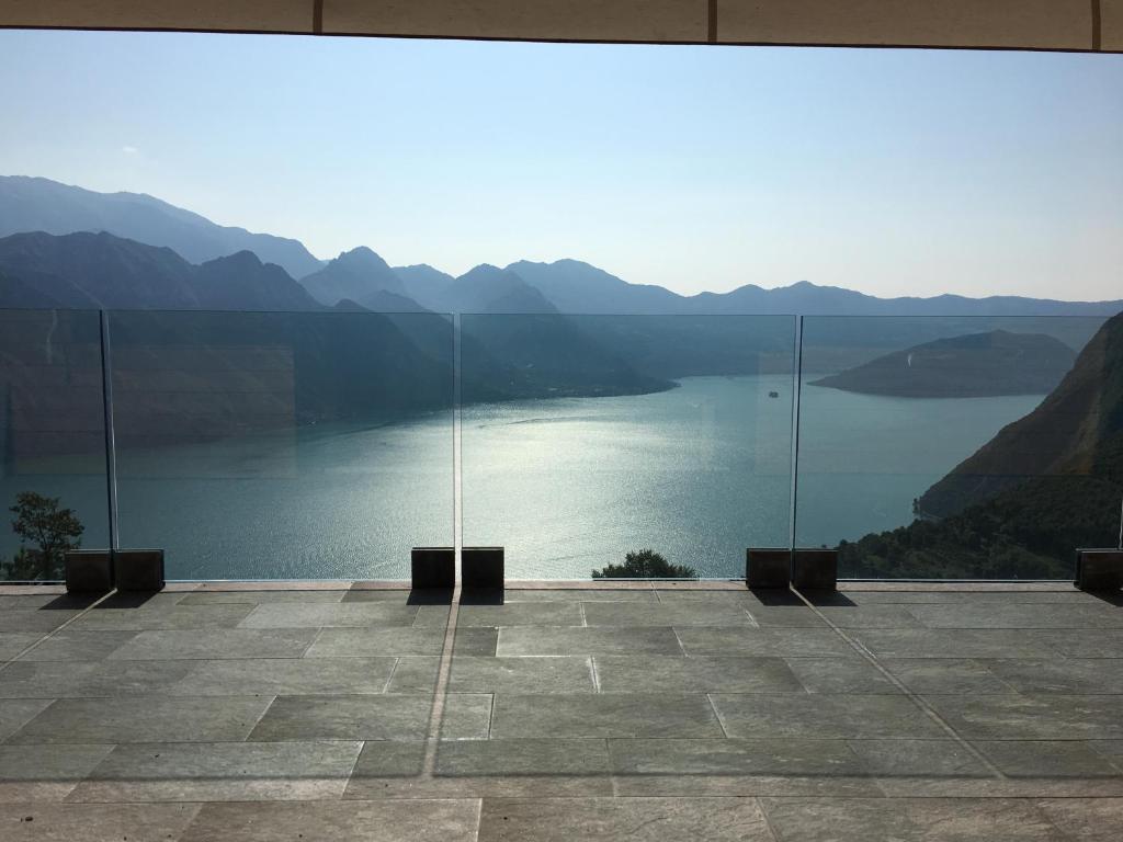 a room with a view of a lake and mountains at Alice’s House in Fonteno