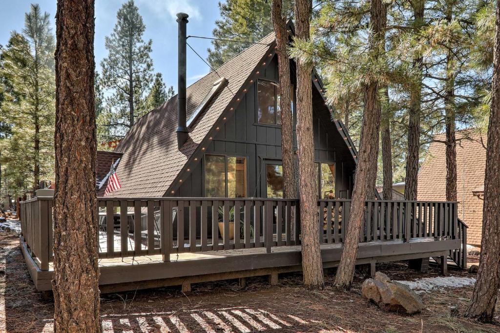 Modern Munds Park Cabin with Deck Hike, Bike and Ski!, Munds Park