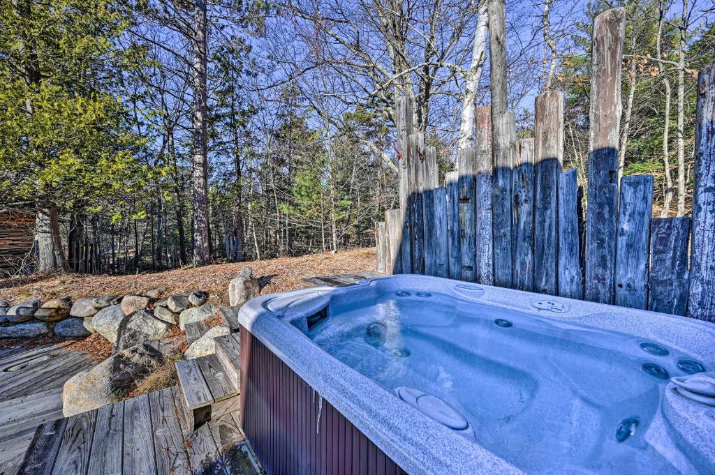 Grand Log Cabin with Hot Tub - 4 Miles to Whiteface!, Wilmington – Updated  2024 Prices