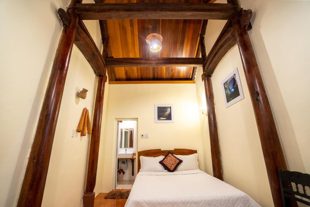 Postel nebo postele na pokoji v ubytování Phong Nha Coco House