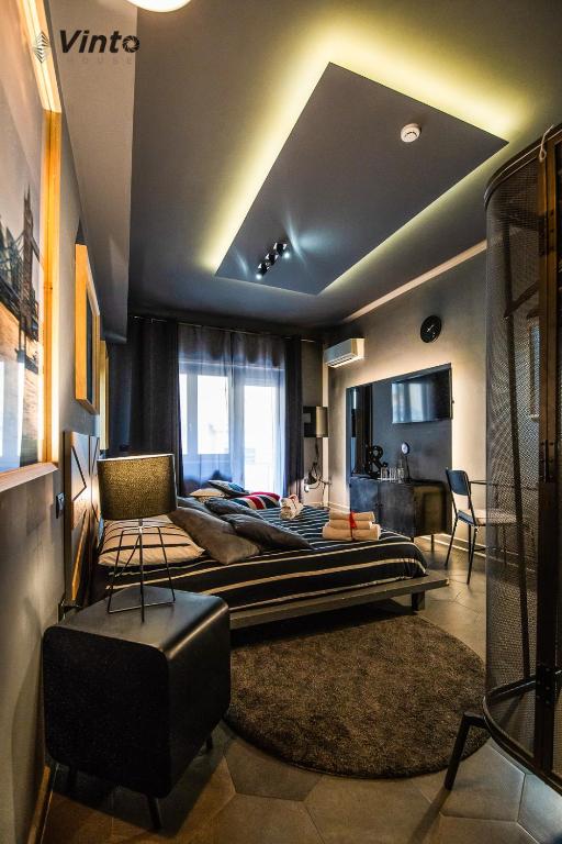 a large bedroom with a large bed and a couch at Vinto House Salerno Downtown in Salerno