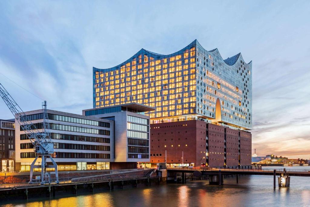 Super 8 by Wyndham Hamburg Mitte - Resim 20