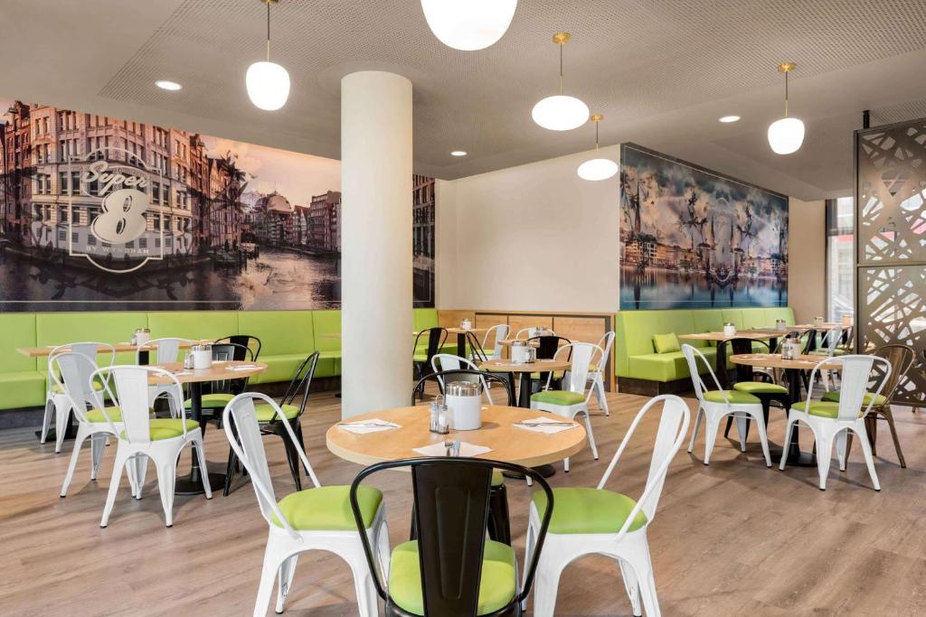 Super 8 by Wyndham Hamburg Mitte - Resim 22