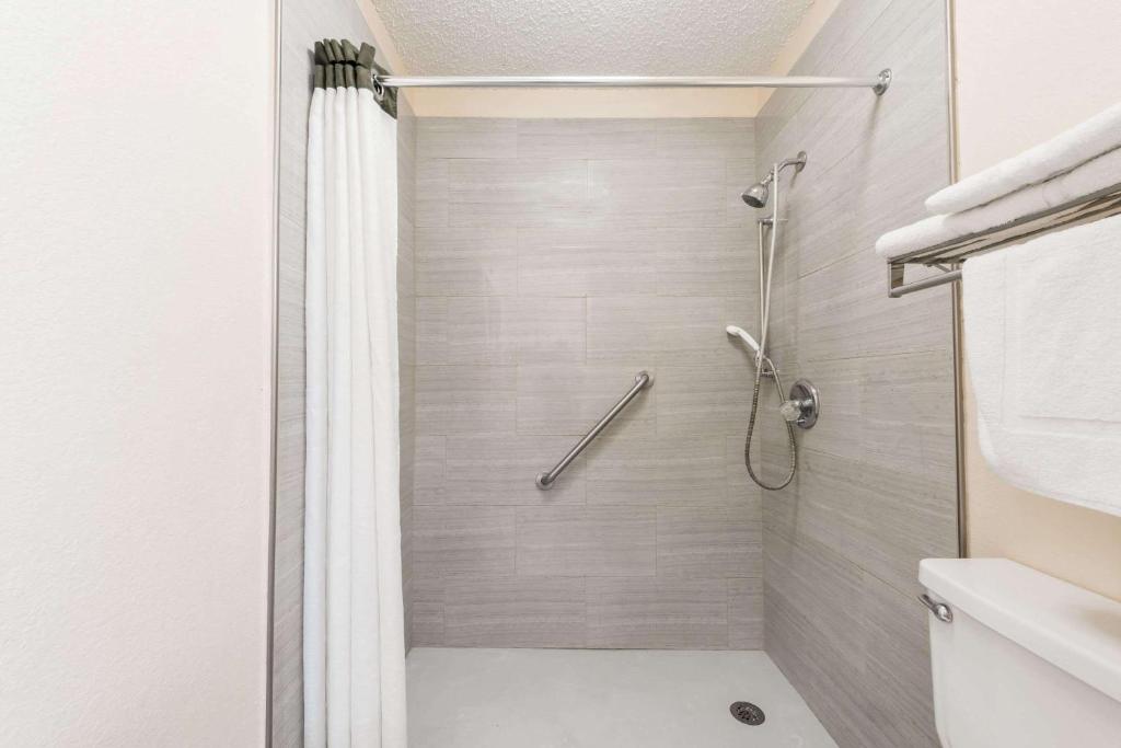 Super 8 by Wyndham Waco/Mall area TX photo