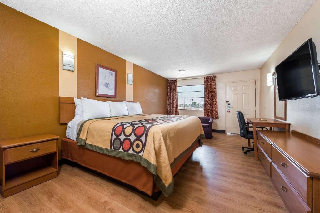 Super 8 by Wyndham Waco/Mall area TX photo