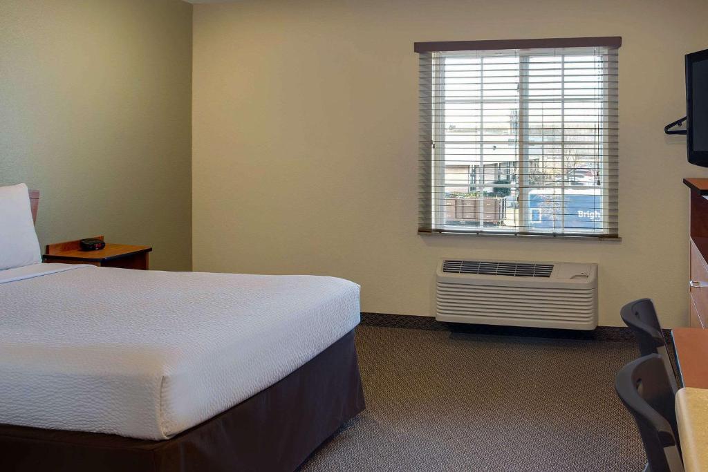 WoodSpring Suites Washington DC Andrews AFB - Queen Suite - Non-Smoking