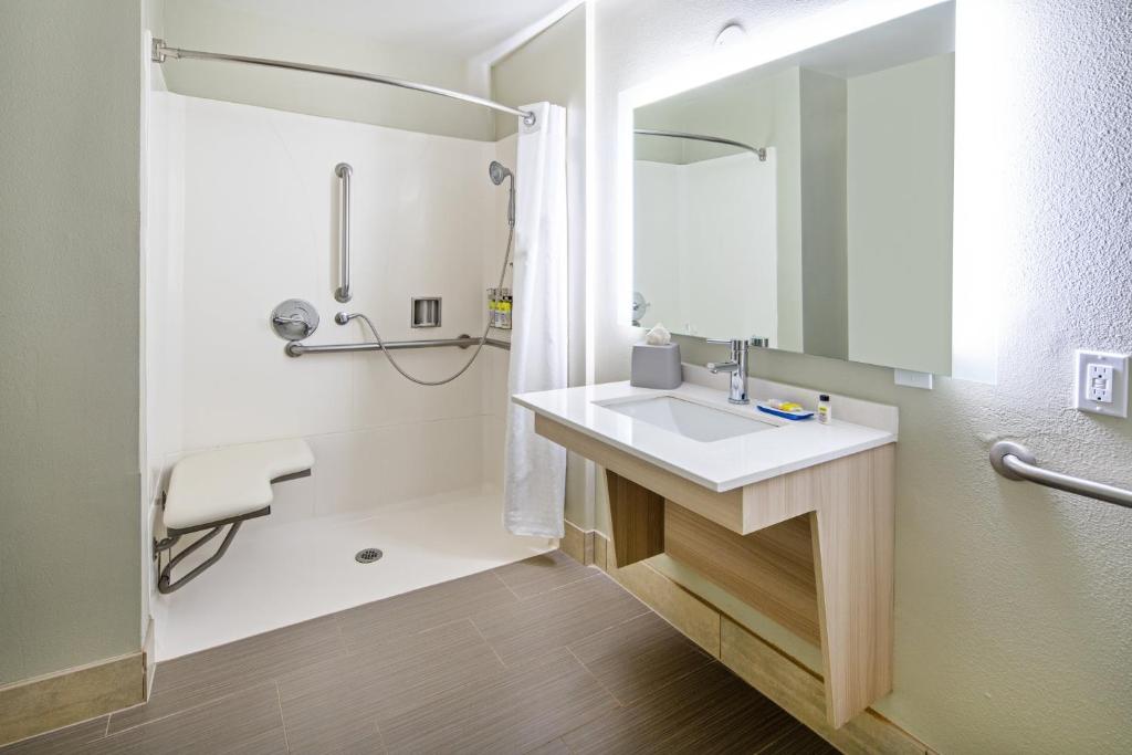 Holiday Inn Express Hotel & Suites Watsonville, an IHG Hotel - 