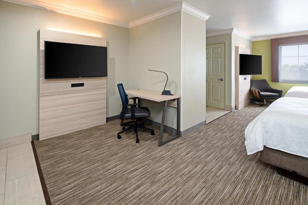Holiday Inn Express & Suites Watsonville by IHG photo
