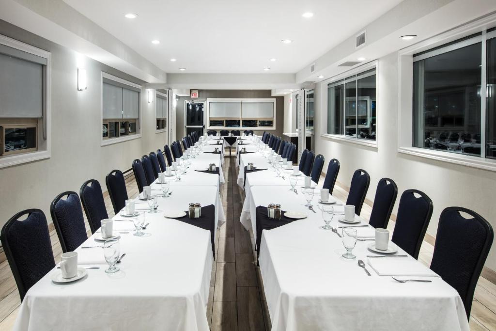 Konferenční prostory v ubytování Holiday Inn & Suites Grande Prairie by IHG