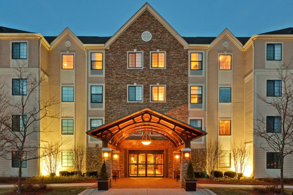 an exterior view of a building at Staybridge Suites Glenview, an IHG Hotel in Glenview