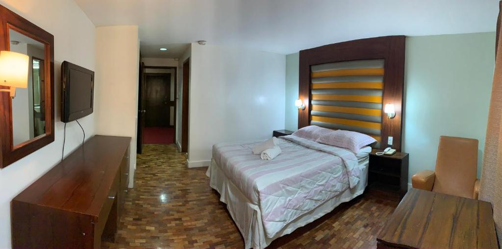 Postel nebo postele na pokoji v ubytování Maharajah Hotel