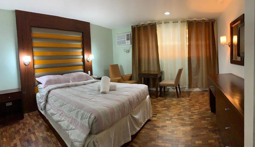 Postel nebo postele na pokoji v ubytování Maharajah Hotel