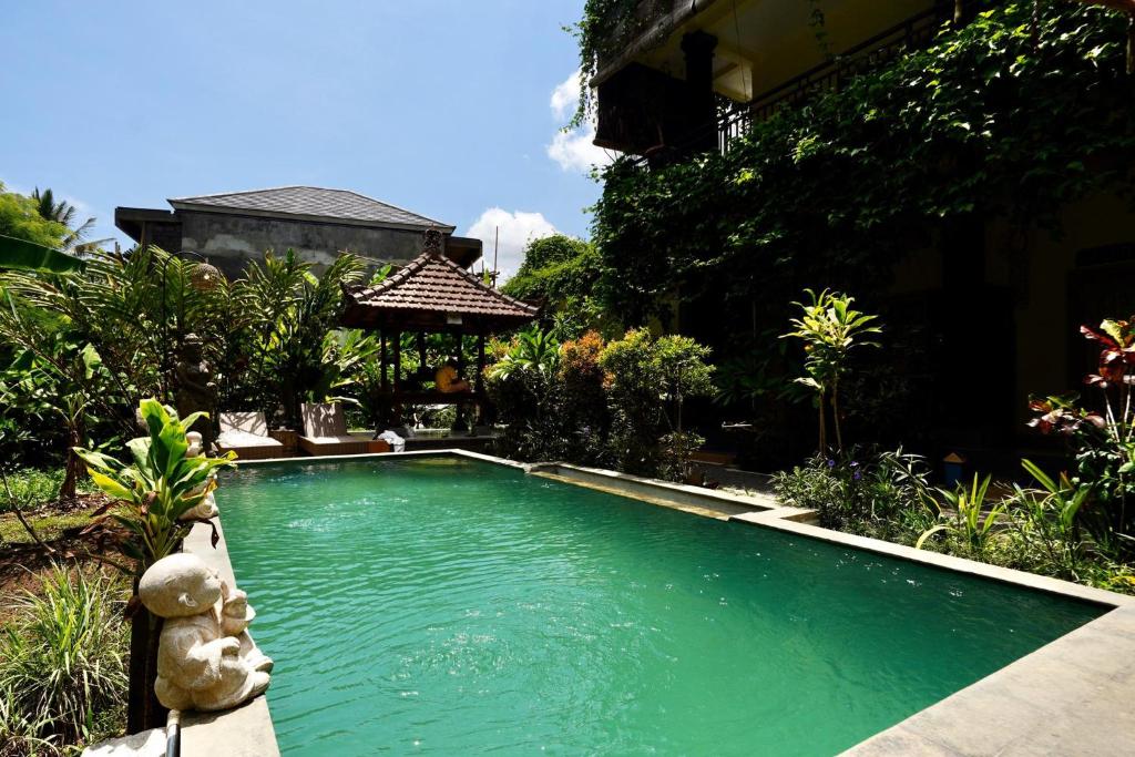 Bazén v ubytování Vinayaka Ubud nebo v jeho okolí
