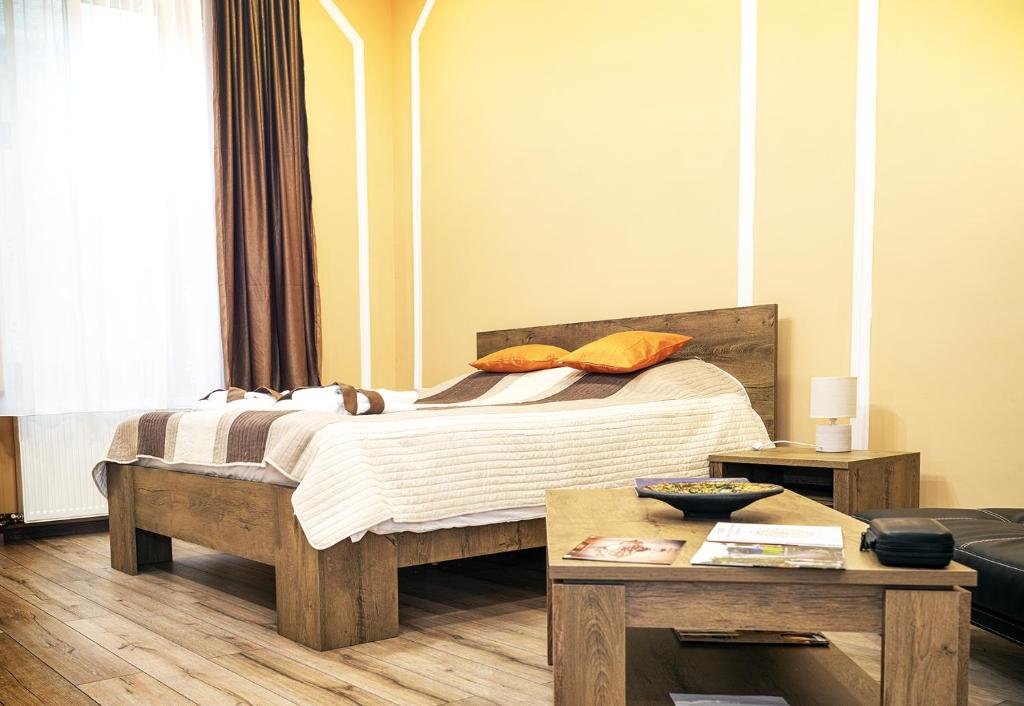 Ein Bett oder Betten in einem Zimmer der Unterkunft D&B central apartment