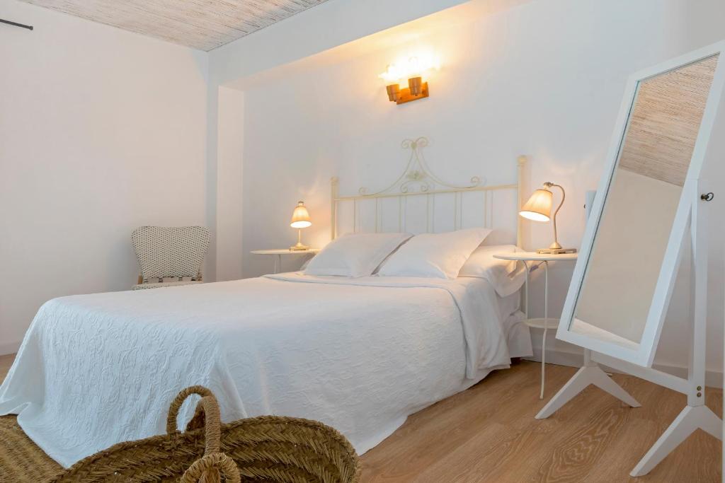 Postel nebo postele na pokoji v ubytování Can Beia Hostal Boutique