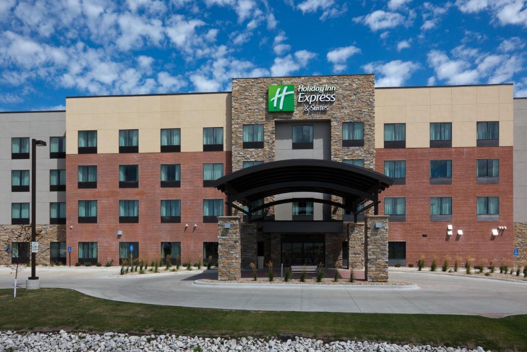 ein Rendering der Hampton Inn Suites Newburgh Towers in der Unterkunft Holiday Inn Express & Suites Fort Dodge, an IHG Hotel in Fort Dodge