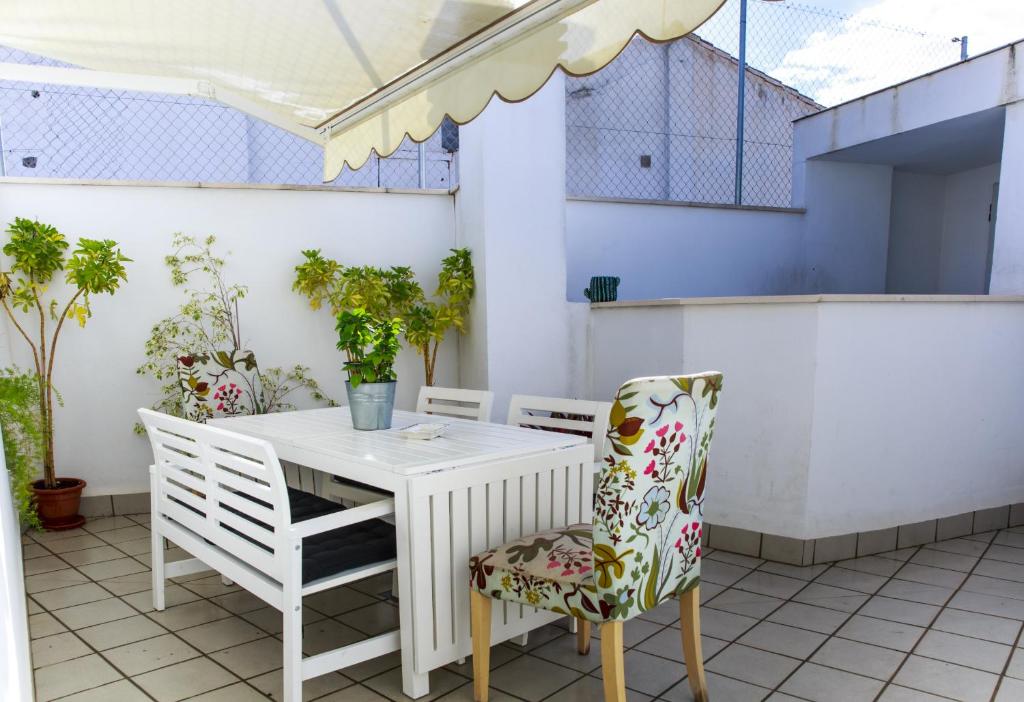 Balkón alebo terasa v ubytovaní Sea & Wave La Finestra Apartment