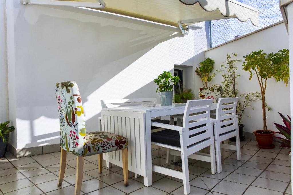 Balkón alebo terasa v ubytovaní Sea & Wave La Finestra Apartment