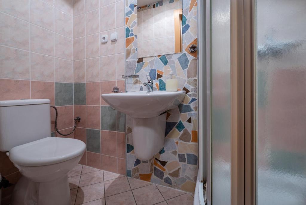 A bathroom at Chaty a horský hotel Kožiar