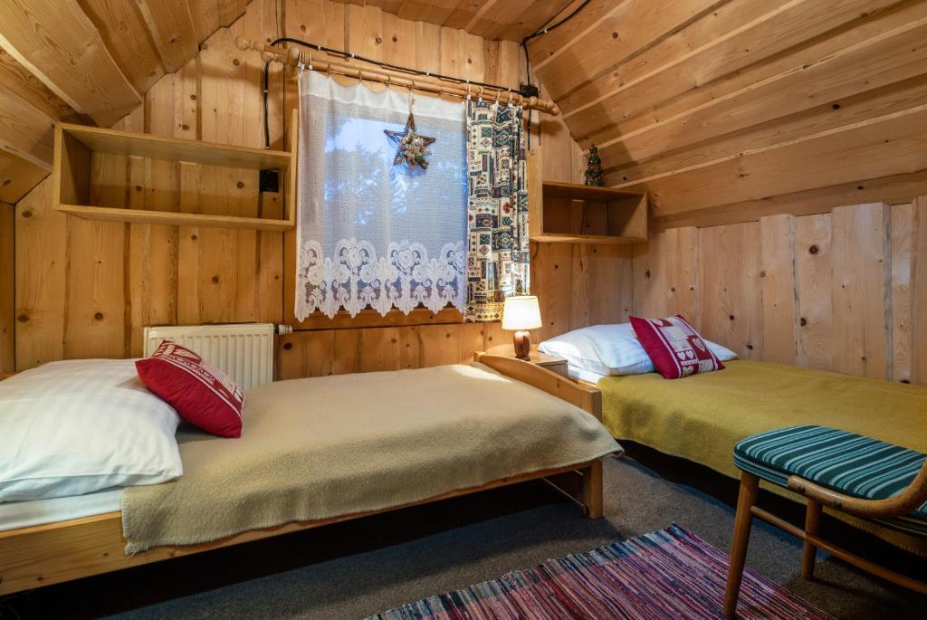 A bed or beds in a room at Chaty a horský hotel Kožiar