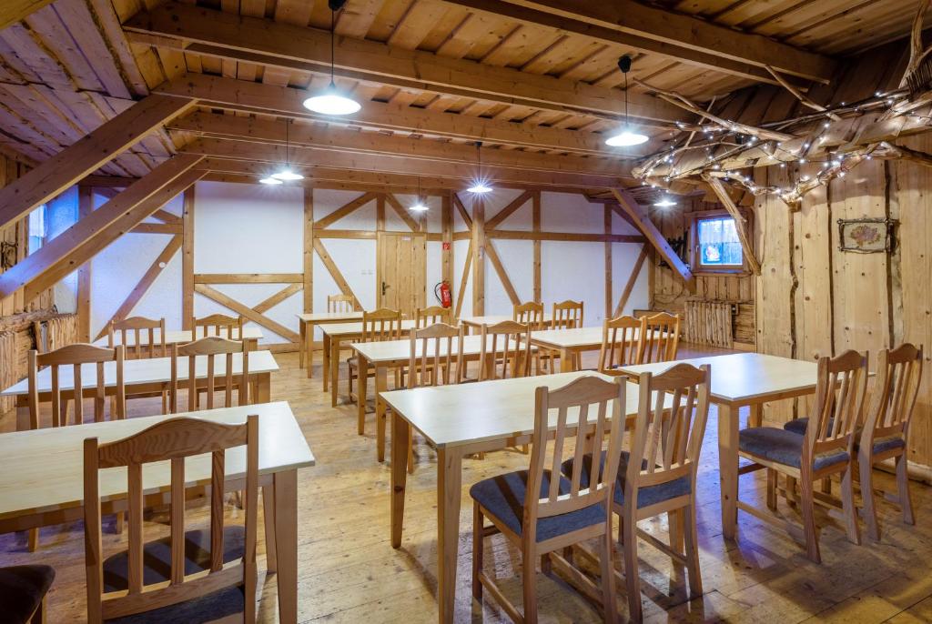 A restaurant or other place to eat at Chaty a horský hotel Kožiar