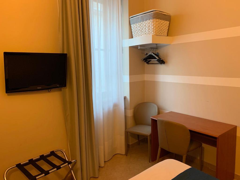 TV a/nebo společenská místnost v ubytování Albergo Ristorante del Cacciatore