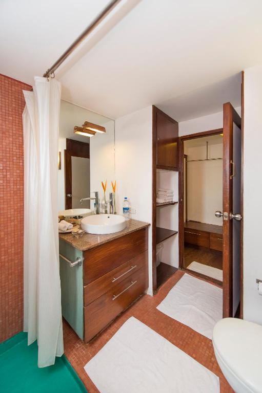 Purity at Lake Vembanad - Discovery Houseboat
