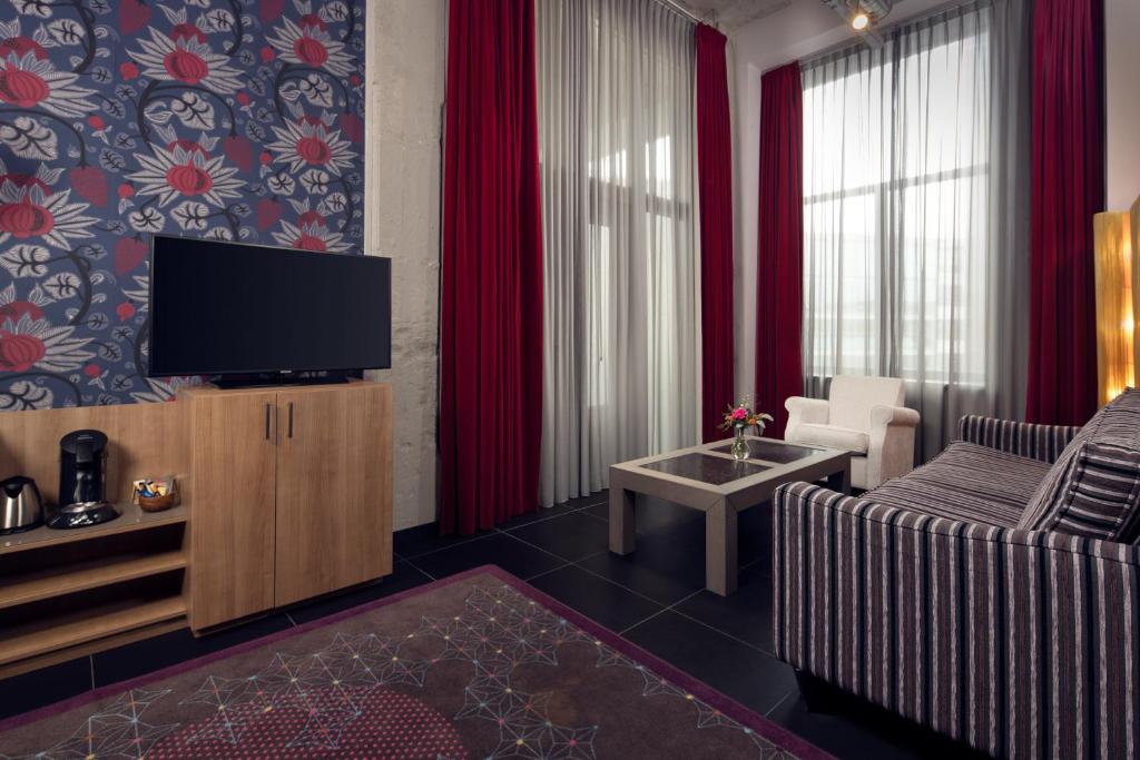 TV a/nebo společenská místnost v ubytování WestCord Hotel Eindhoven