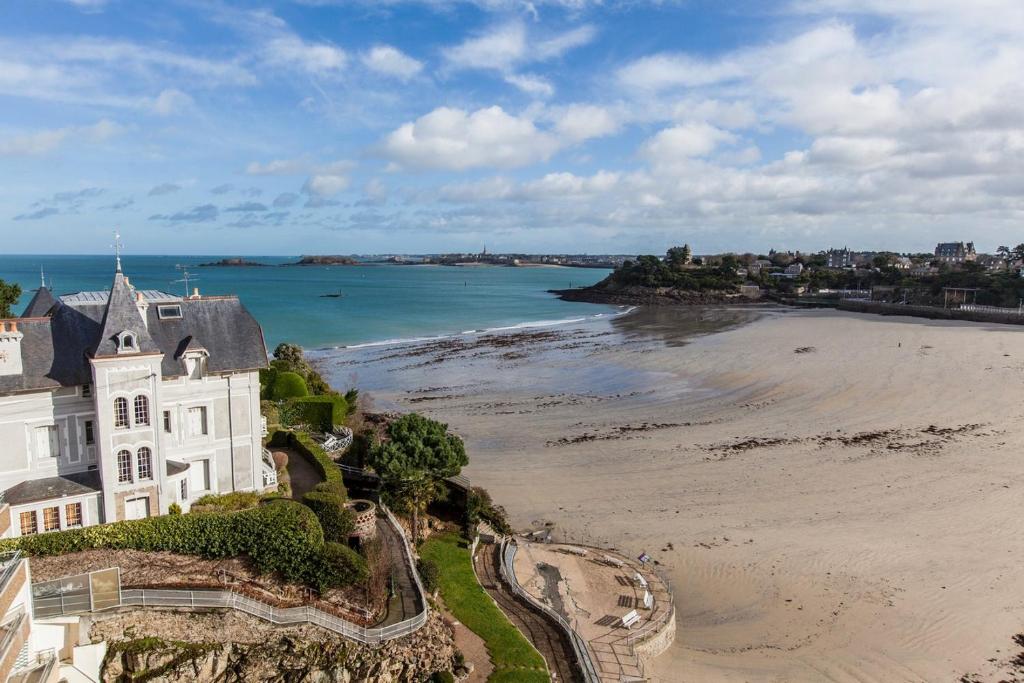 Gallery image of Résidence Le Crystal Dinard Plage in Dinard
