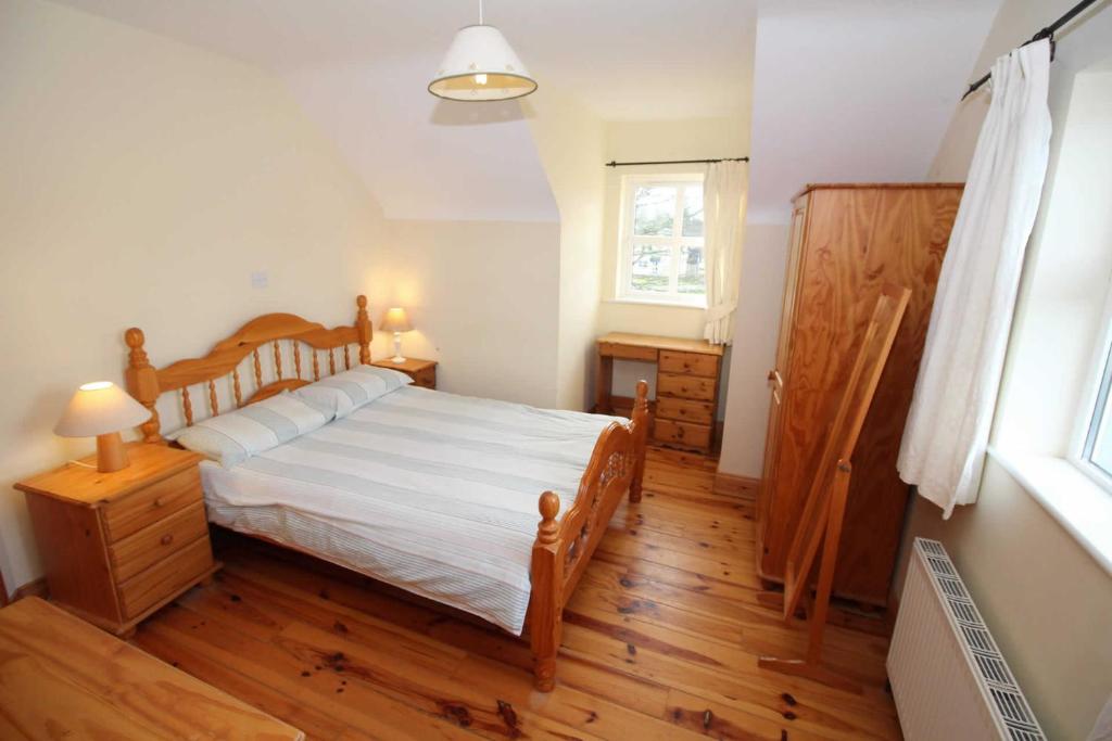 Postel nebo postele na pokoji v ubytování Rathmullan Holiday Homes