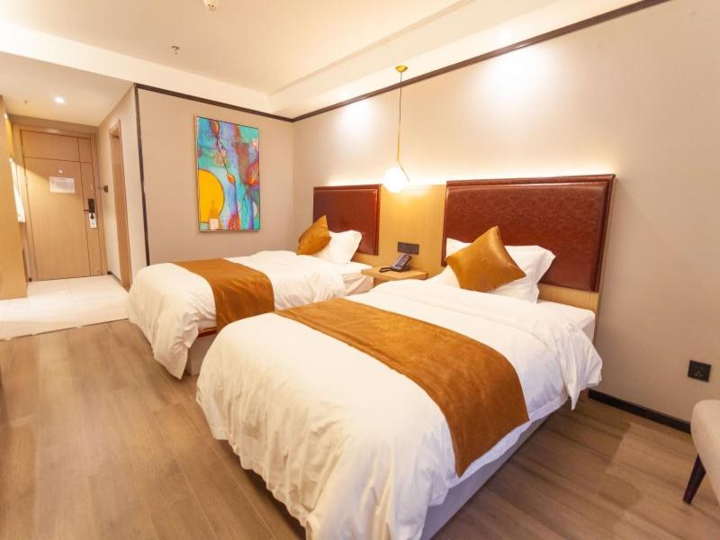 a hotel room with two beds in a room at Gya Yangzhou Slender West Lake Hotel in Yangzhou