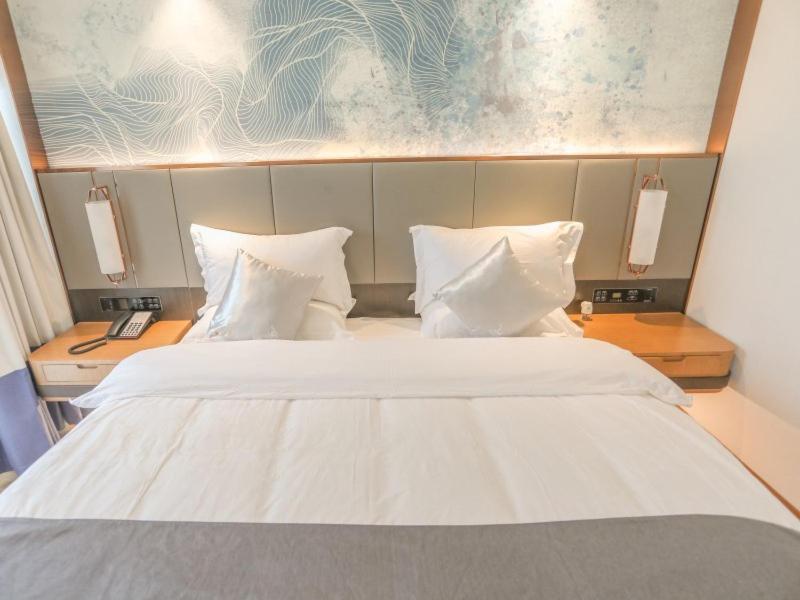 Postel nebo postele na pokoji v ubytování GreenTree Eastern Nanjing Xianlin University City Hotel