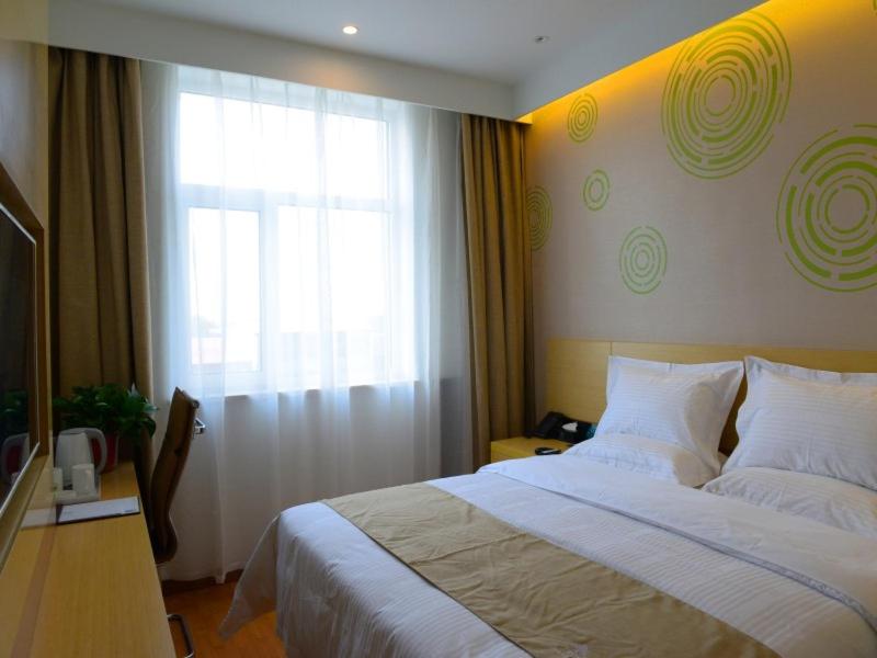 a bedroom with a large bed and a window at GreenTree Inn Shijiazhuang Yuanshi County Beihuan Road in Shijiazhuang