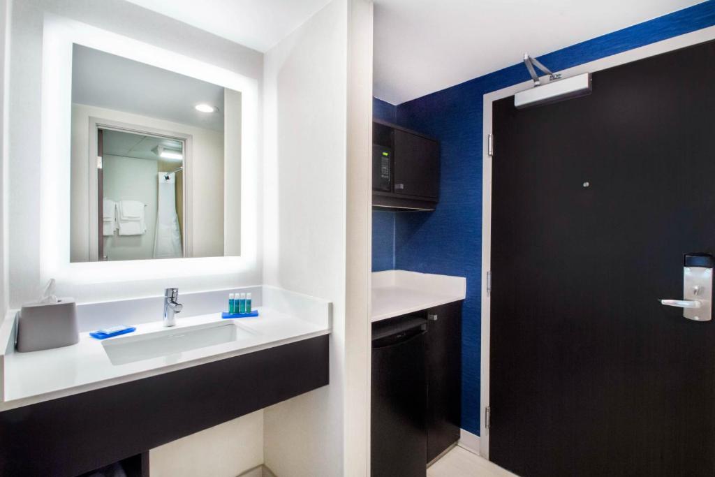 Holiday Inn Express & Suites - Albany Airport - Wolf Road by IHG - Standaard King Room