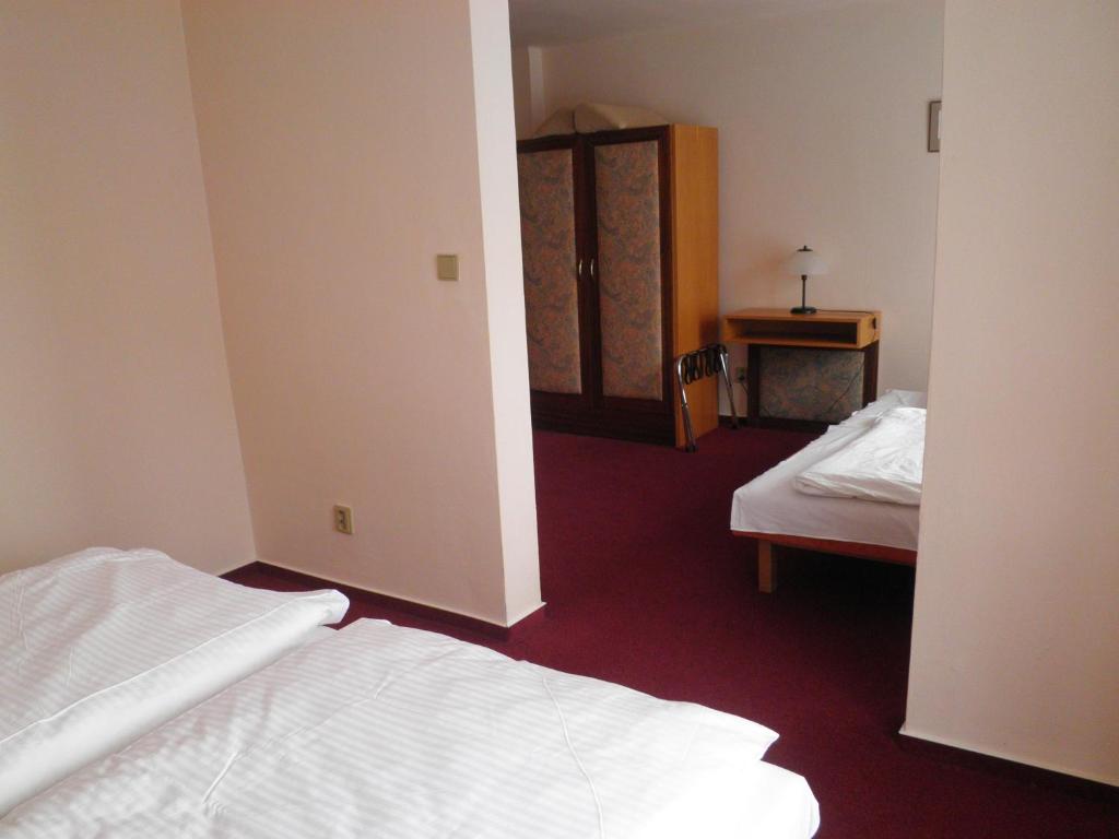 Postel nebo postele na pokoji v ubytování Resort Hotel Zvíkov