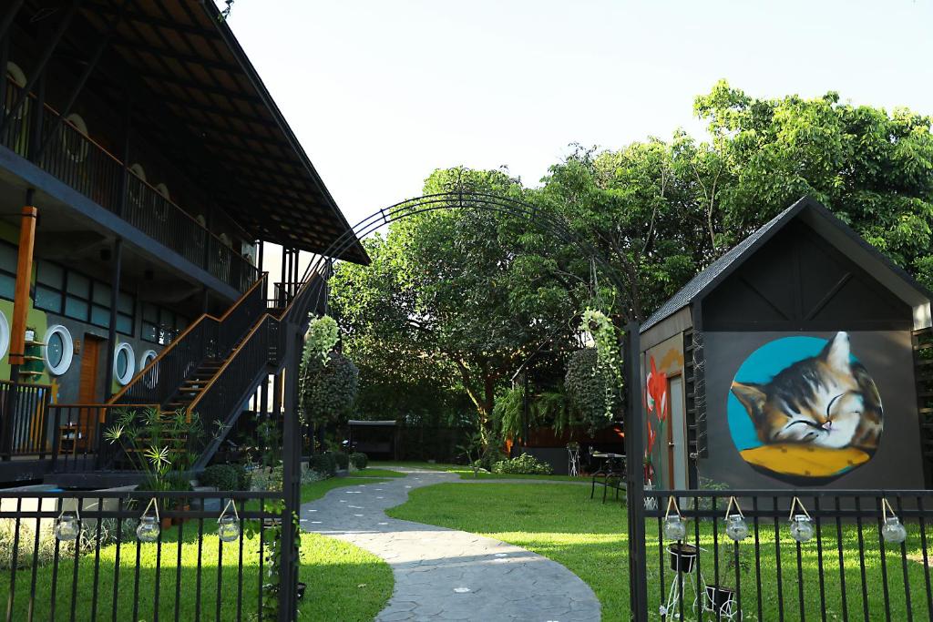 Yellow Pillow village - Resim 12