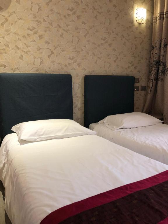 Postel nebo postele na pokoji v ubytování Igiban Hotel