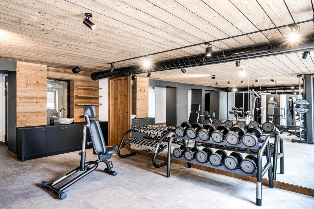 a gym with a row of exercise equipment in a room at Hotel Edelweiss & Gurgl in Obergurgl