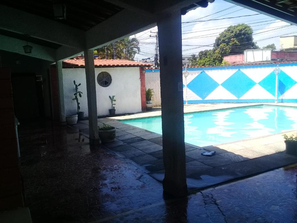  Casarão com piscina e churrasqueira