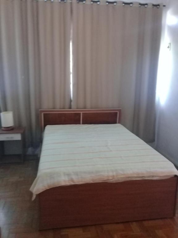  Casarão com piscina e churrasqueira
