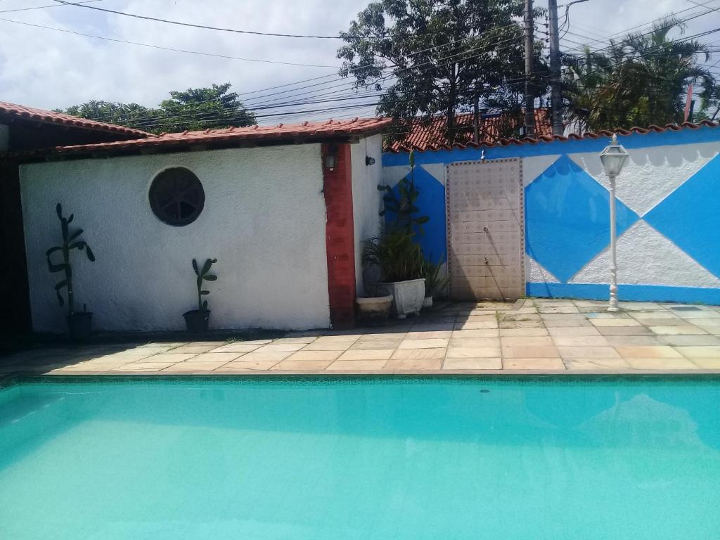  Casarão com piscina e churrasqueira